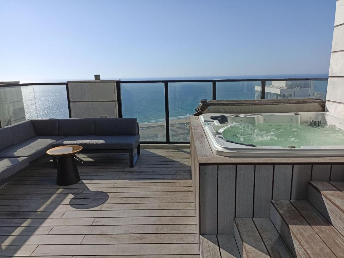 Апартаменти Yalarent Sea-Breeze Penthouse With Jacuzzi Бат-Ям Екстер'єр фото