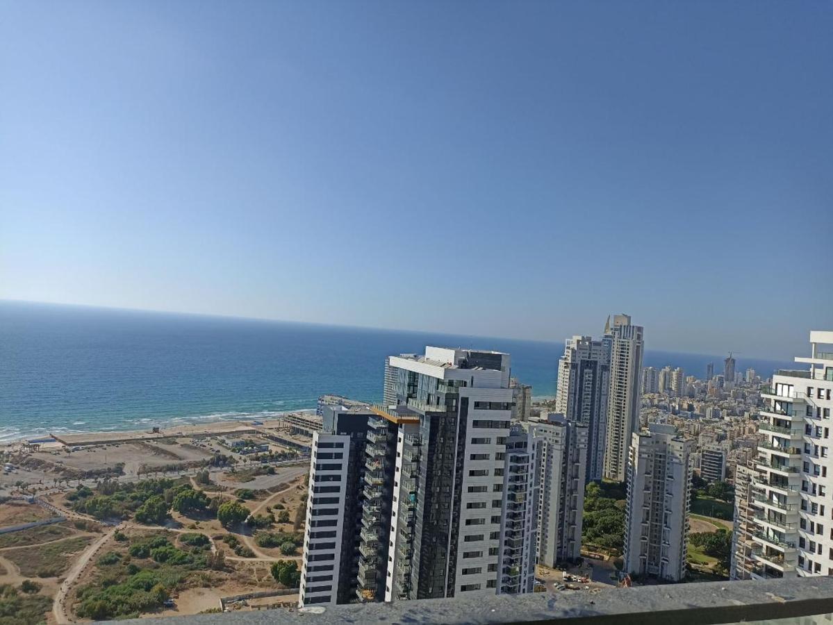 Апартаменти Yalarent Sea-Breeze Penthouse With Jacuzzi Бат-Ям Екстер'єр фото