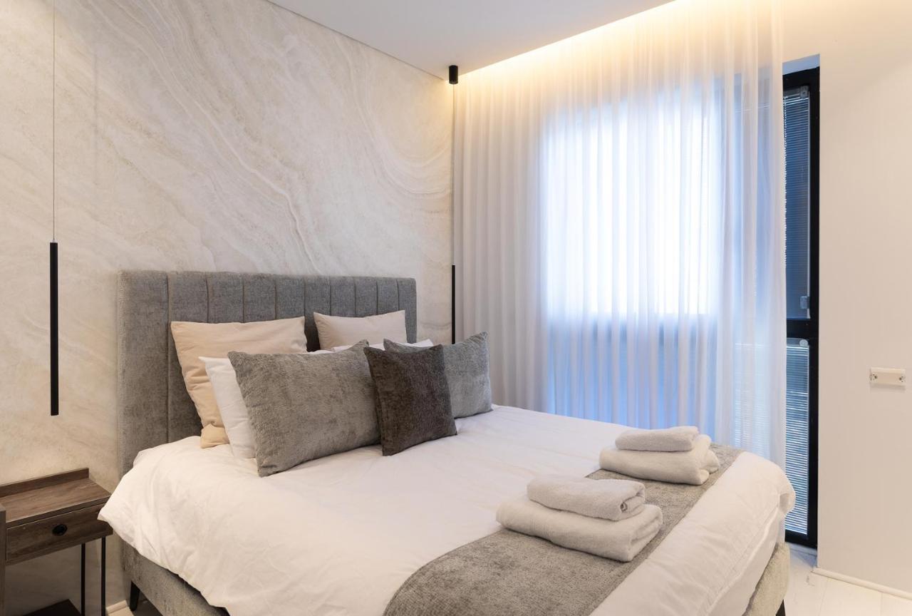 Апартаменти Yalarent Sea-Breeze Penthouse With Jacuzzi Бат-Ям Екстер'єр фото